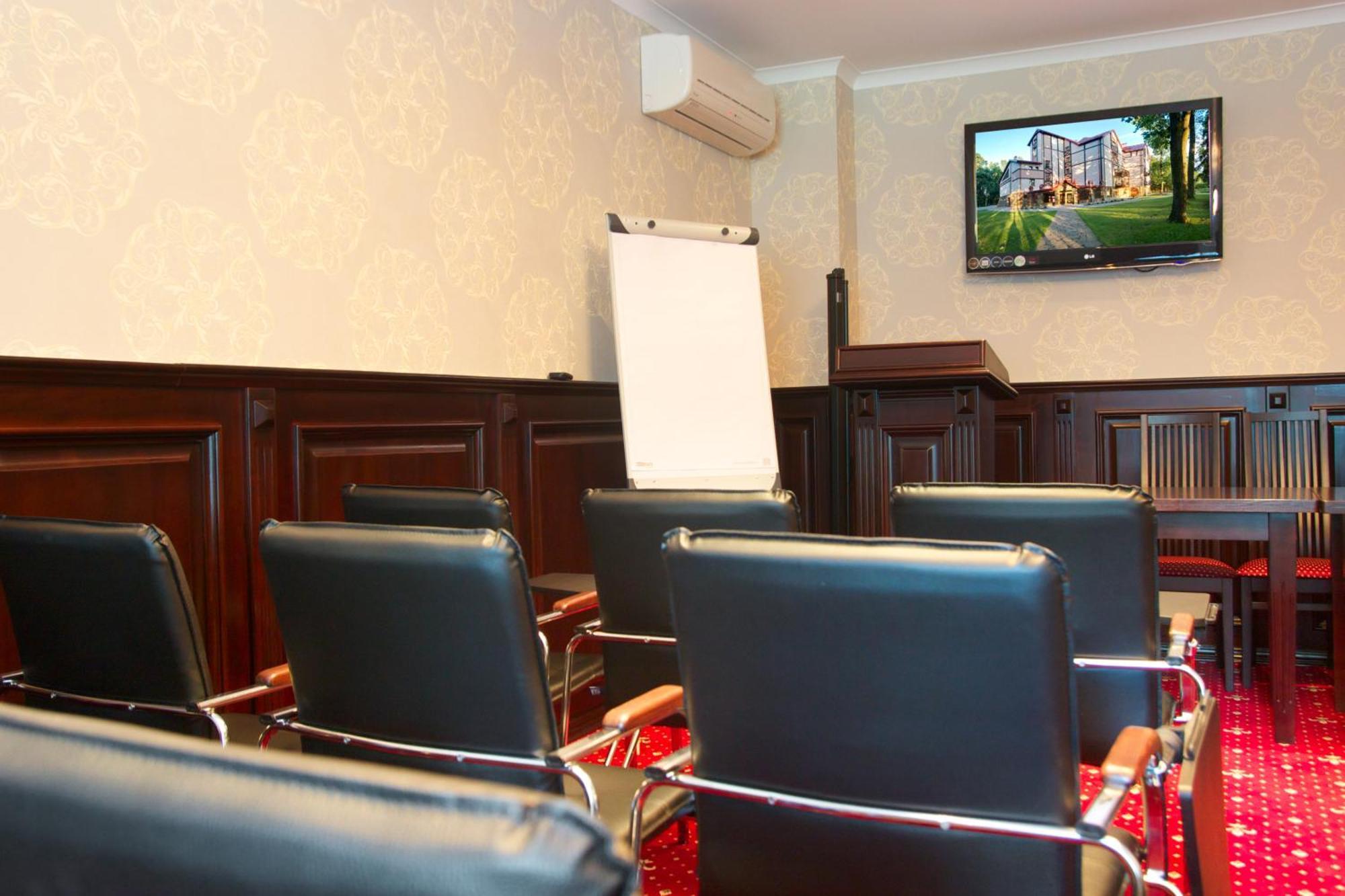 Sherwood Hotel Долгомостиска Экстерьер фото