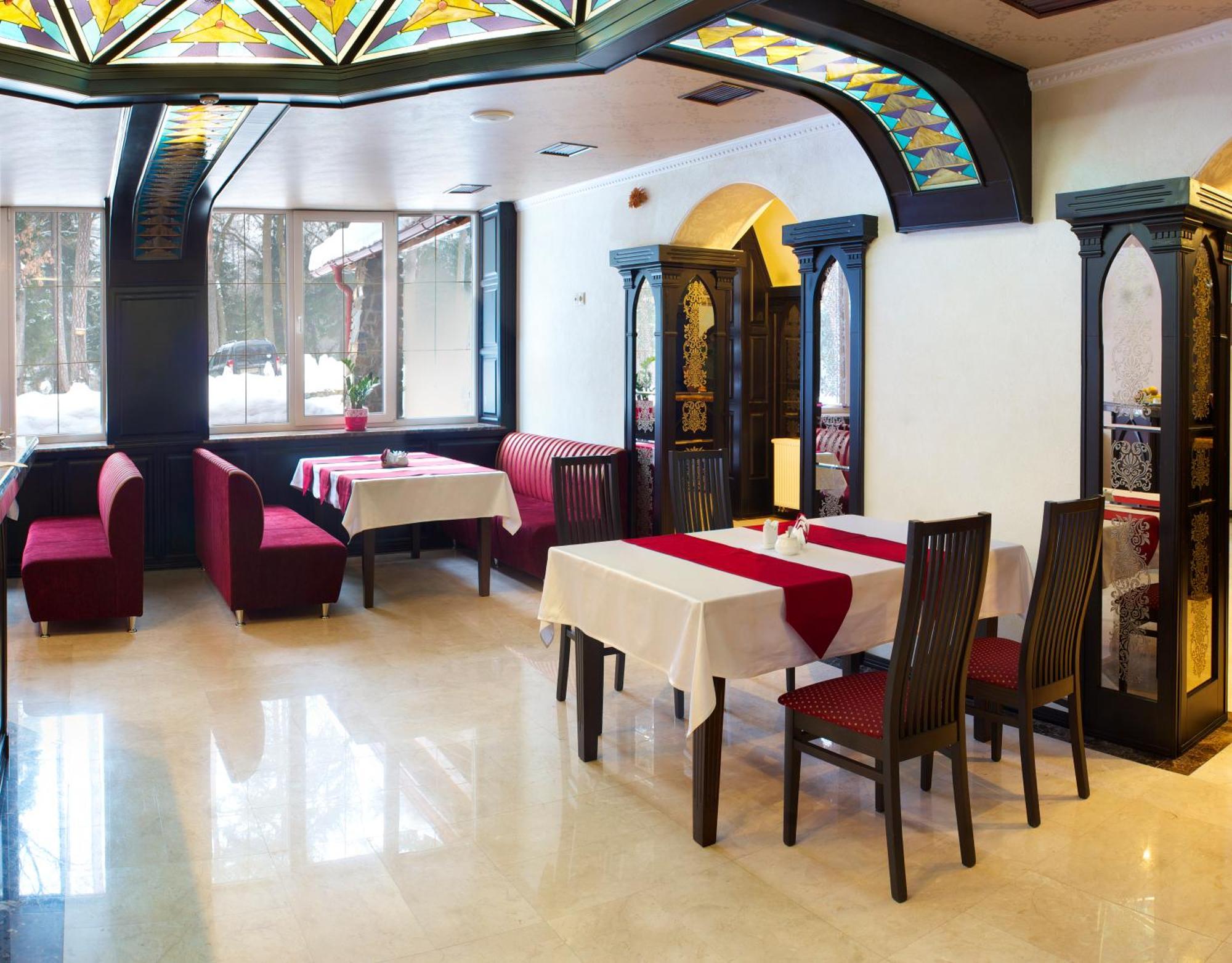 Sherwood Hotel Долгомостиска Экстерьер фото