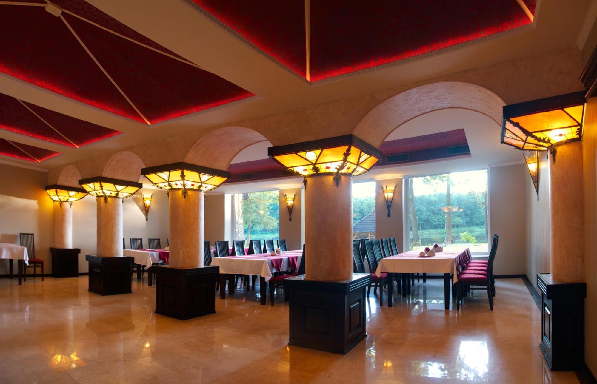 Sherwood Hotel Долгомостиска Экстерьер фото