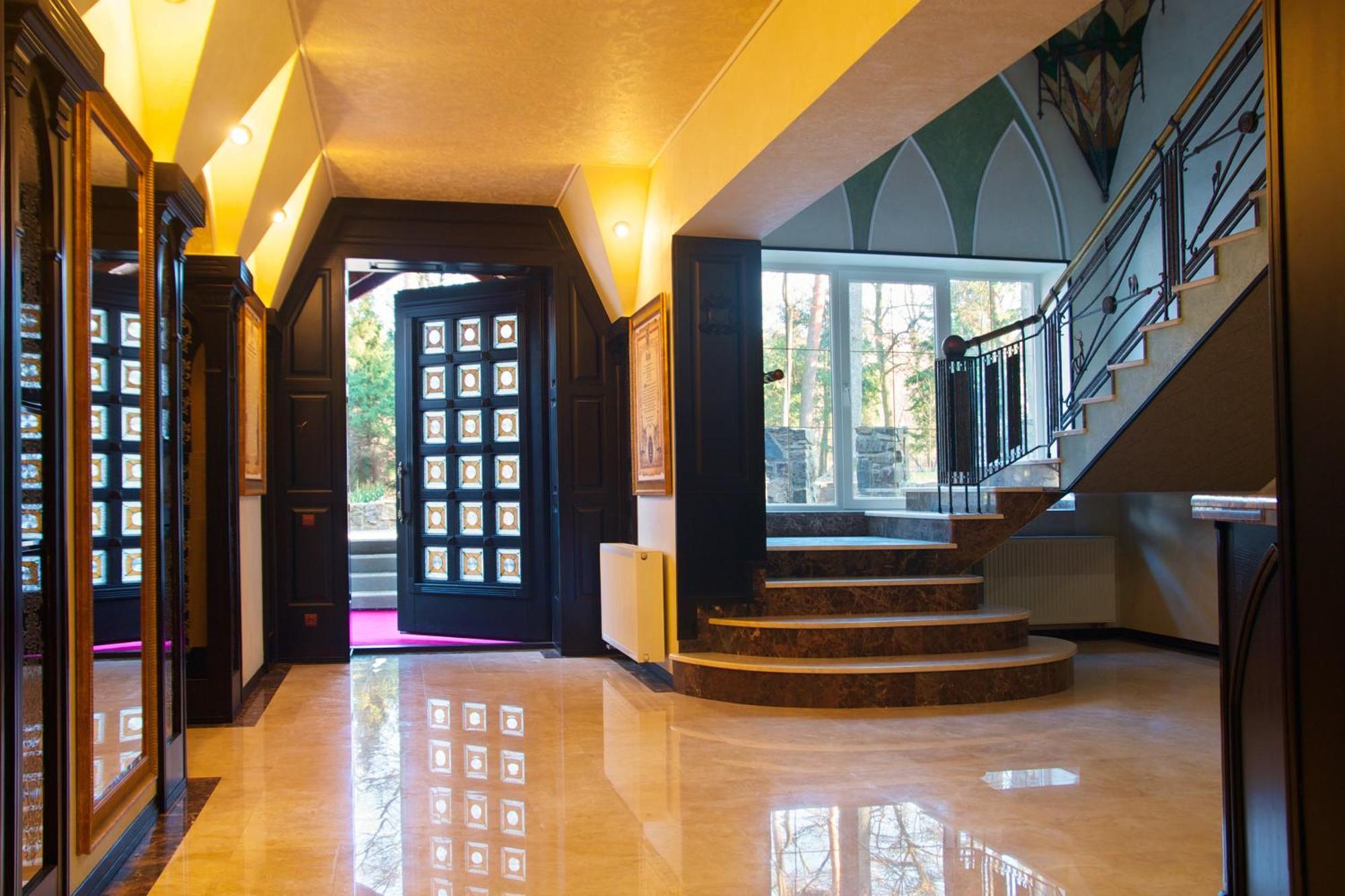 Sherwood Hotel Долгомостиска Экстерьер фото