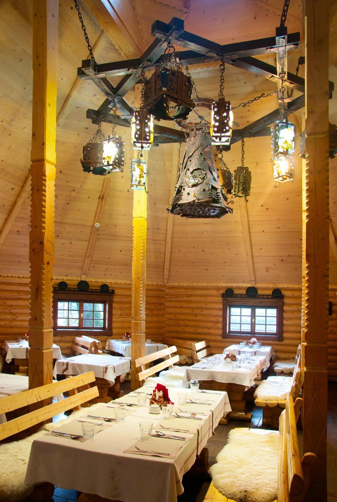 Sherwood Hotel Долгомостиска Экстерьер фото