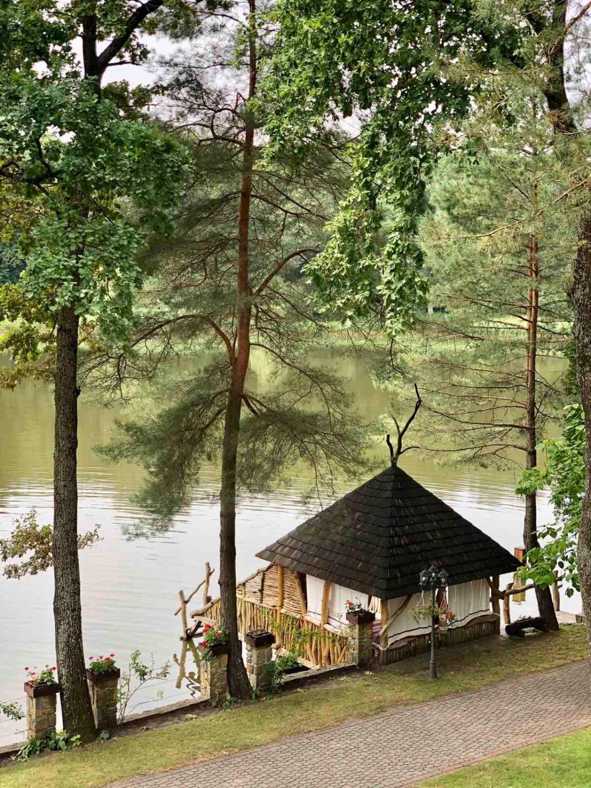 Sherwood Hotel Долгомостиска Экстерьер фото